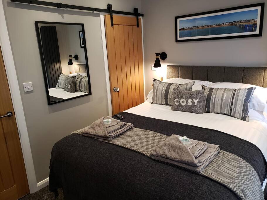 The Courtyard - Cosy, Secluded With Luxury Suite Walmer Esterno foto